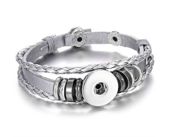 Snap Bracelet Gray Leather Snap Bracelet, Adjustable, Silvertone.  Fits 18mm Ginger Snaps, Noosa, Magnolia & Vine, B51/MW