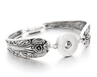 Spoon Snap Bracelet, Magnetic Closure, Silvertone.  Fits 18mm Ginger Snaps, Noosa, Magnolia & Vine, Interchangeable, B21-A/MW