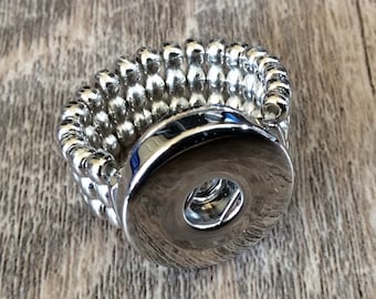 Snap Ring Adjustable Stretchy Ring, Fits Ring Size Approx 8.5 to 9, Silvertone.  Fits 18-20mm Ginger Snaps, Noosa, Magnolia & Vine, M5