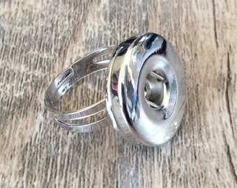 Snap Ring Split Band Adjustable Snap Ring, Fits Ring Size Approx 6 to 7, Silvertone. Fits 18-20mm Ginger snaps, Noosa, Magnolia and Vine, M5