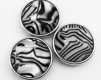 Black and White Shell Snap, 1 piece, Random Pattern Shell Snap, Snap for snap jewelry, Fits 18mm - 20mm Ginger Snaps, Magnolia & Vine SC60