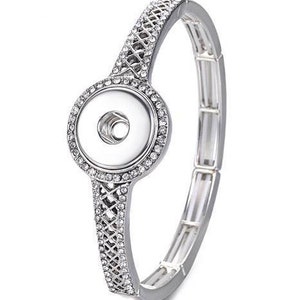 Snap Bracelet Stretchy Bangle, Silvertone,  Stretchy to fit 6.5" to 8".  Fits 18-20mm Ginger Snaps, Noosa, Magnolia & Vine, B17-V