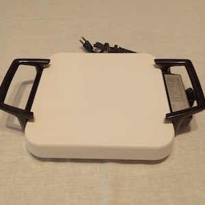 Corning Ware Electromatic Skillet/Heat and Cook on Table or Counter/Heats from 200-425 degrees/Display with Collection