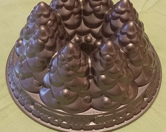 Nordic Wear Holiday Tree Bundt Pan/Cake Pan, Mold/Christmas Cake/Cast Metal Made in USA