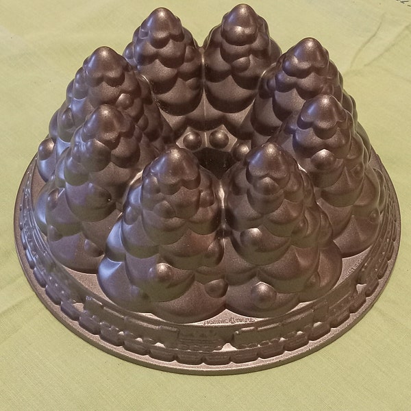 Nordic Wear Holiday Tree Bundt Pan/Cake Pan, Mold/Christmas Cake/Cast Metal Made in USA