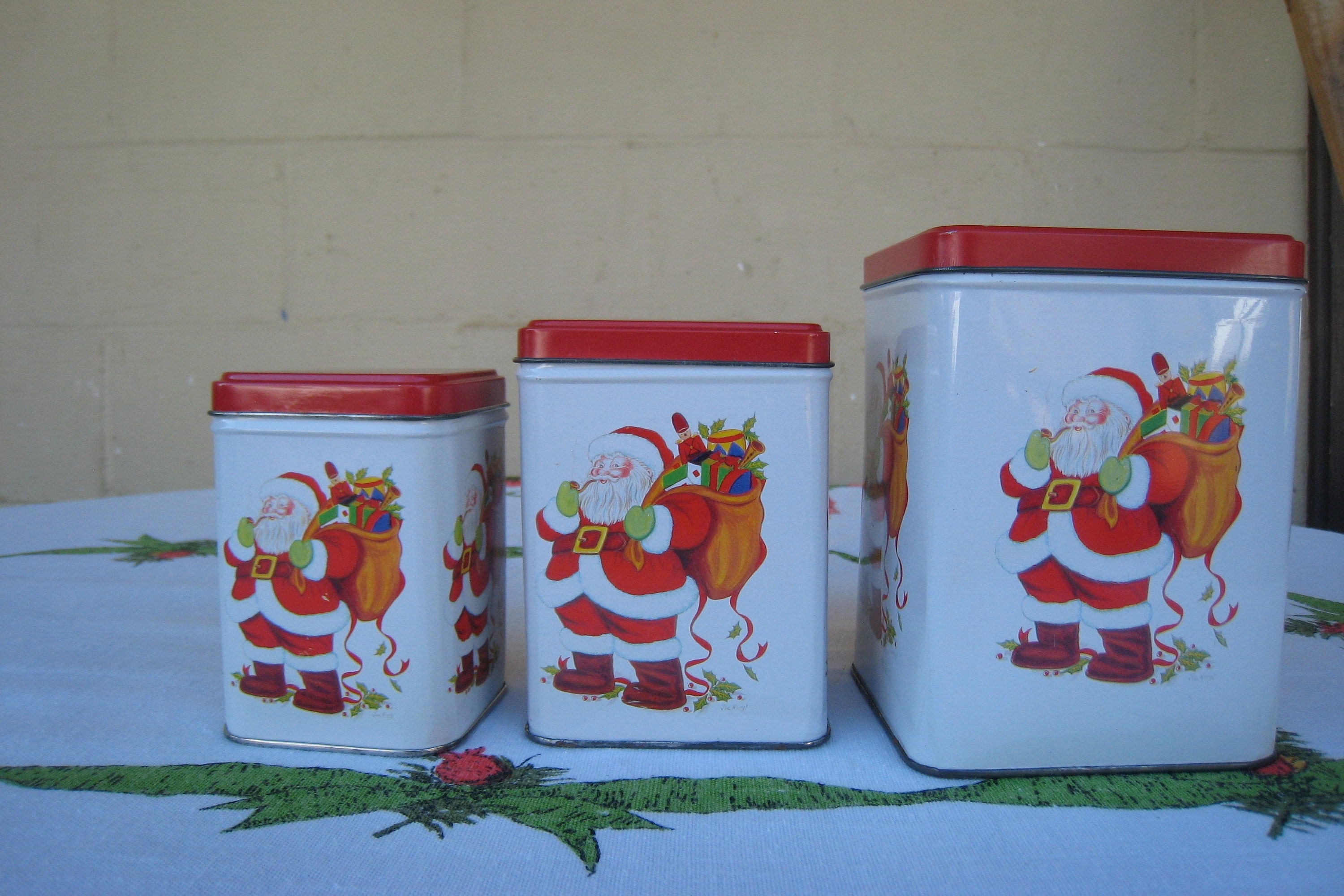 OSALADI Christmas Cookie Jars Santa Claus Candy Jar Glass Food Storage  Canisters Xmas Treat Container Tea Can with Lid for Kitchen Counter Holiday