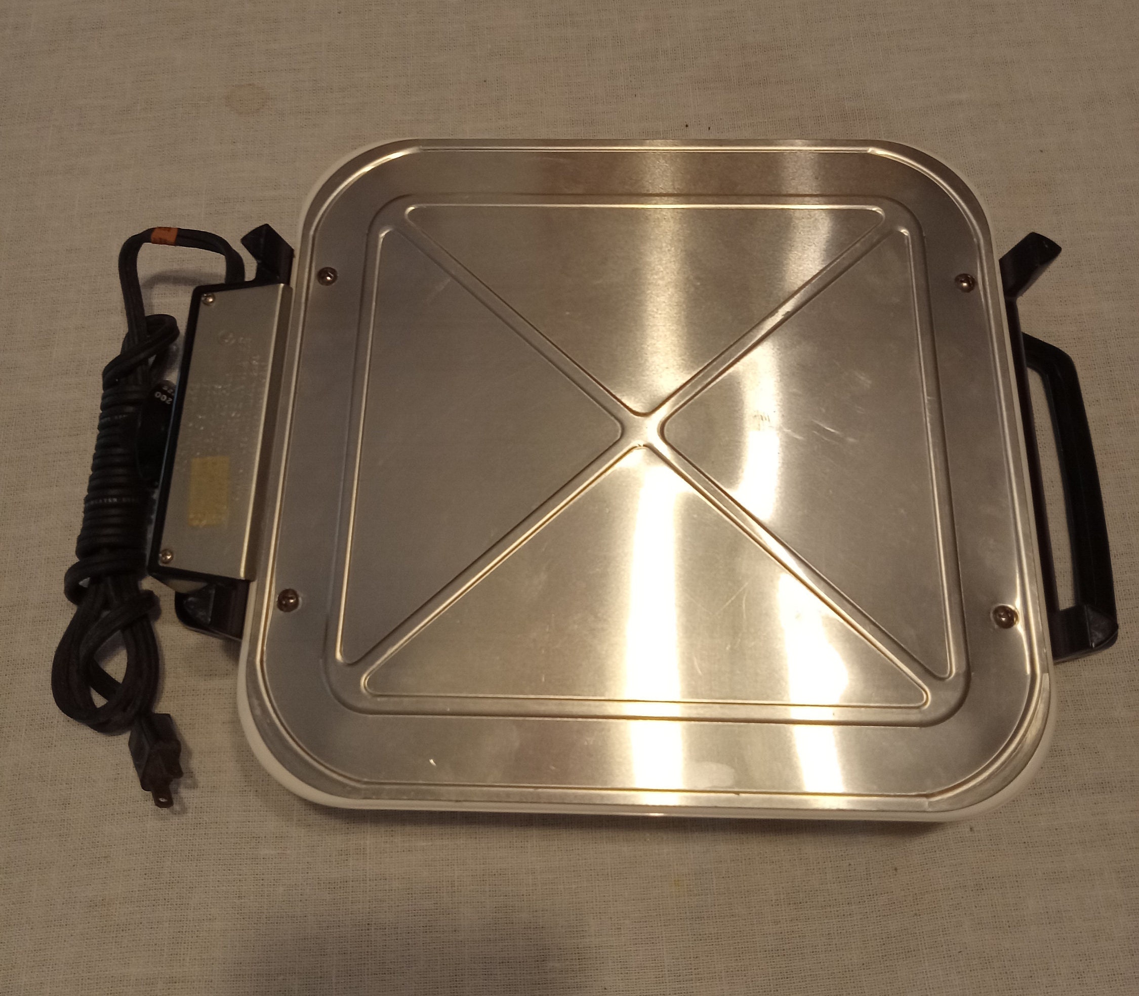 Corning Ware Electromatic Skillet/heat and Cook on Table or