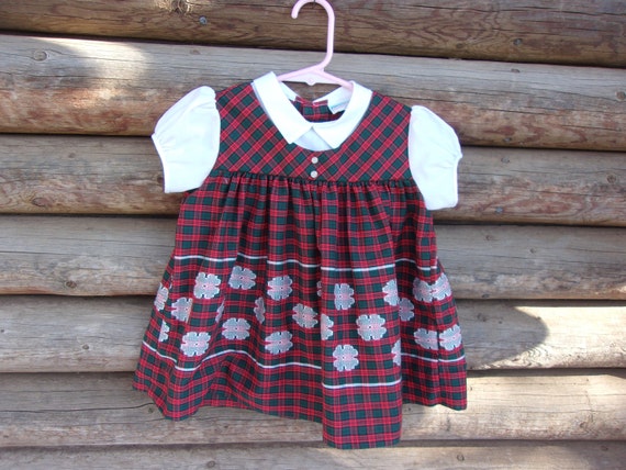 peter pan collar christmas dress This beautiful cotton outfit with a Peter Pan collar, finished with delicate crosier lace and a big red bow at the back, is exactly how I always imagined my baby girl dressed