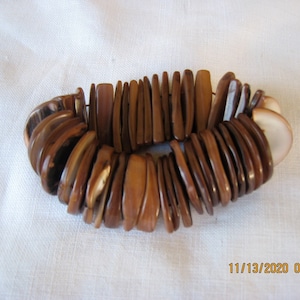 Chunky Shell Bracelet on Elastic/Showy Shell Bracelet/Gift For Her