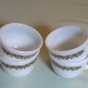 Pyrex Spring Blossom Cups/Set of Four Cups/Crazy Daisy/1970s/Match Corelle  Spring Blossom
