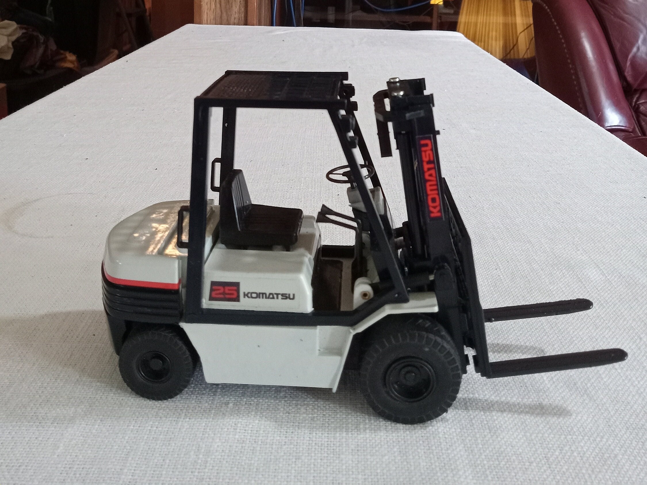 Komatsu 25 1/20 Scale Fork Lift/fd25-11/collectable Model/dad Gift