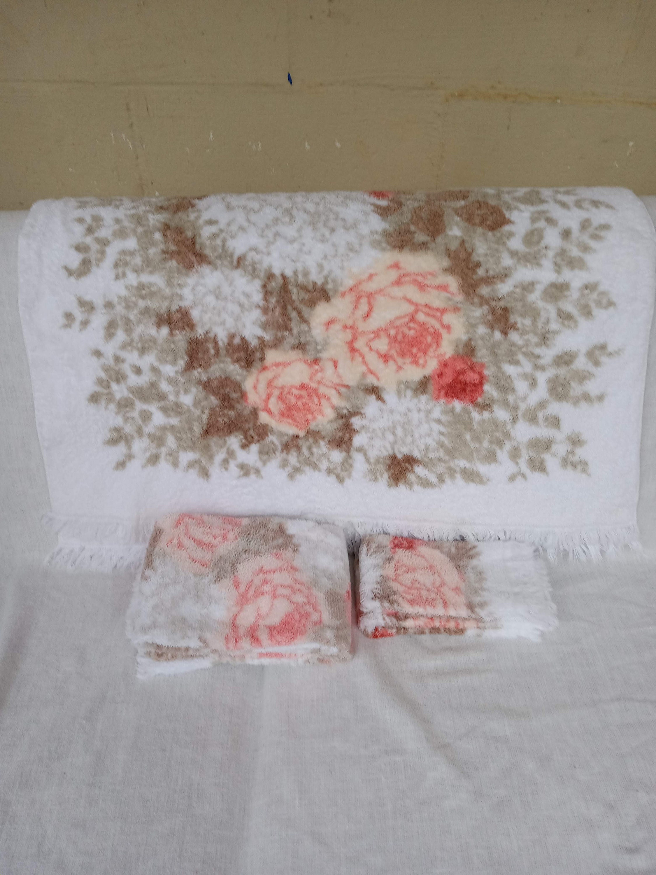 Fieldcrest Royal Velvet/pink Roses/set of 5 Towels/1 Bath,2 Hand, 2  Gest/vintage 