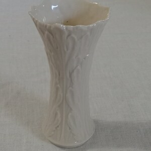Lenox Woodland Vase/Ivory  Embossed leaf Pattern/Classic Vase