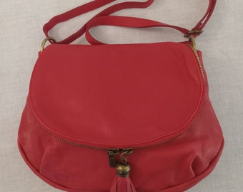 Italian Leather Red Crossbody Bag/Borse In Pelle/Tassel Pull on Zipper/Tan Fabric Lined/Very Good Condition/Fall Purse