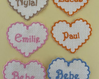 Herzförmiger gestickter Vorname