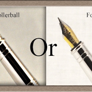 Może przedstawiać: Obraz por&oacute;wnujący długopis kulkowy i pi&oacute;ro wieczne. Długopis kulkowy jest srebrny. Pi&oacute;ro wieczne ma złotą stal&oacute;wkę i srebrny korpus. Słowo "Or" znajduje się pomiędzy dwoma pi&oacute;rami.