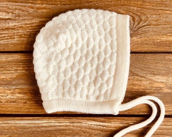 Newborn Merino Bonnet: Cream Knit Baby Hat with Ties