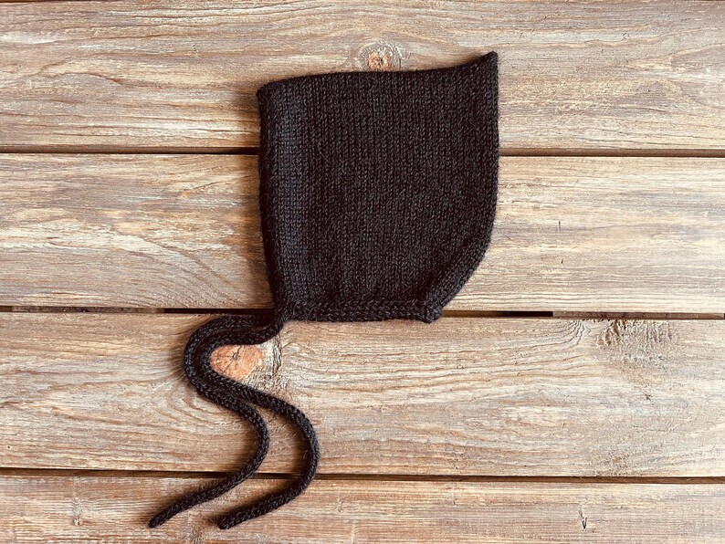 Pure Alpaca Baby Pixie Bonnet: Gender Neutral Pointy Baby Hat ブラック