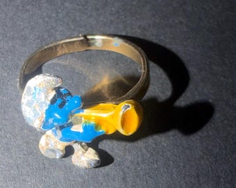 Vintage Smurf trumpet player ring
