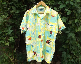 Vuntage Fish Shirt Button Down Size LARGE Comfy Pastel Shirt Yellow Tourist Tee Vacation Shirt 80s 90s Vintage Button Down Pattern Graphic