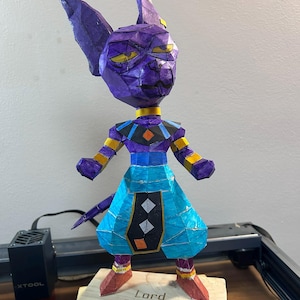 Dragon Ball Super - Modellino in Carta di Lord Beerus Chibi-Papercraft da Collezione Dipinto a Mano-Edizione Limitata Pepakura 38 cm.
