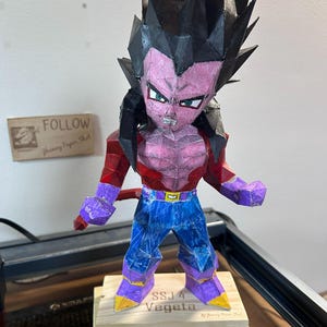 Dragon Ball Gt - Modellino in Carta di Vegeta Ssj4 Chibi-Papercraft da Collezione Dipinto a Mano-Edizione Limitata Pepakura 40 Cm