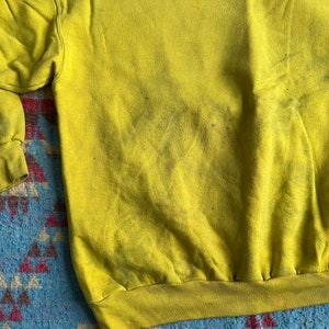 Vintage 90s Thrashed Tweety Six Flags Sweatshirt Bild 6