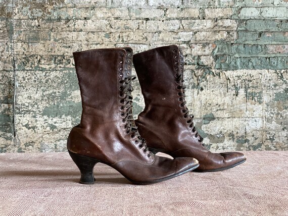 Antique Women’s Brown Leather High Lace Boots High