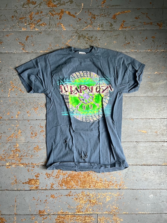 Vintage 1990s Thrashed 1997 Lollapalooza Shirt