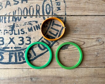 Vintage Bakelite & Plastic Bangle Bracelets Retro Jewelry