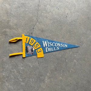 Vintage 1953 Wisconsin Dells American Indian Graphic Felt Souvenir Pennant