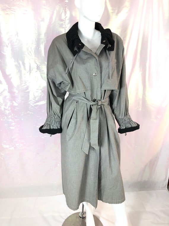 Vintage 80s long black white trench coat/long gray