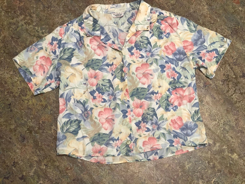 Cottagecore blouse hibiscus 80s pastel shirt 90s floral shirt short sleeve button down shirtladies oxford blouse pastel floral shirt