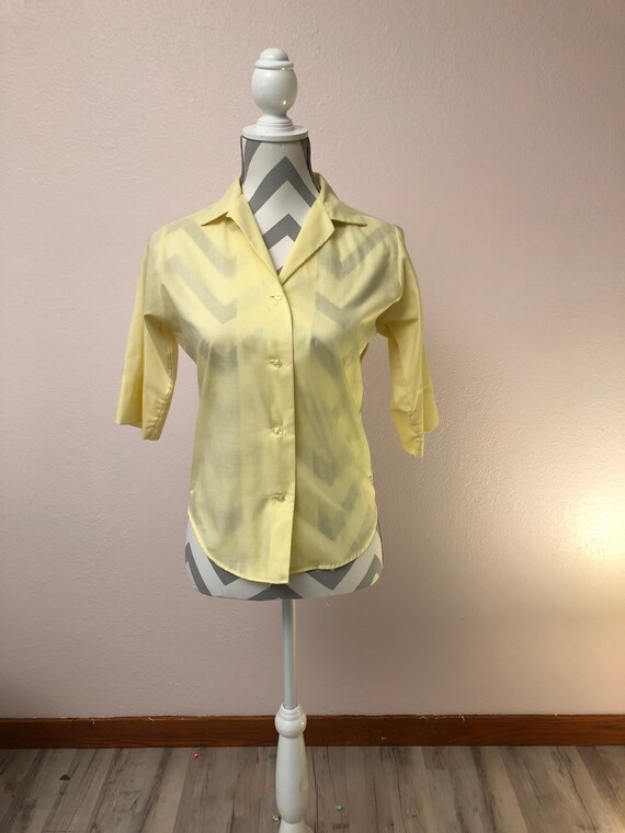 fitted yellow top