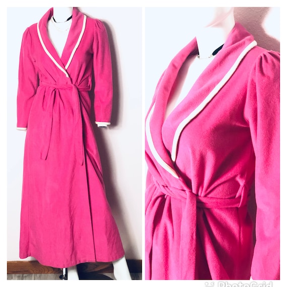 70s pink bathrobe/ 80s hot pink bathrobe/ vintage