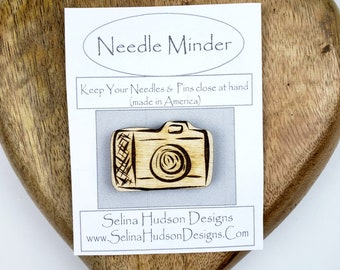 Vintage Camera Needle Minder magnet - Cute Happy wood supply supplies sewing Cross Stitch Wood Magnetic Hand embroidery pin Keeper