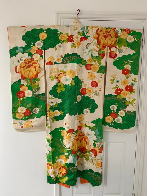 Vintage furisode with embroidery
