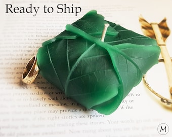 Elven Leaf Decor Candle - READY TO SHIP - Decorative Candle, Unique Handmade Gift, Scented Candle, Leaf Green Candle, Lembas Bread