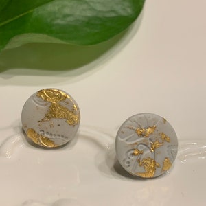 Halle - in gray and gold