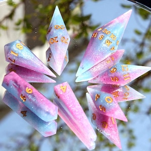ByLove - Juego de dados de cristal rosa y azul para D&D. Hechos a mano con acabado nacarado. Set#1