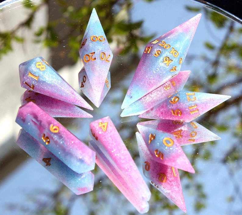 ByLove - Juego de dados de cristal rosa y azul para D&D. Hechos a mano con acabado nacarado. Set#1