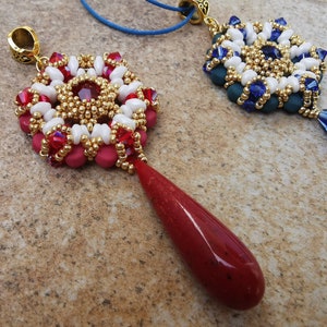 Cineraria pendant, beading instructions, 8mm pearl pattern, peyote, paisley duos, superduo, bicone 3 and 4 mm, double face pendant, beading