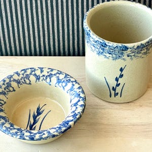 Tigelas Robinson Ransbottom Pottery Spongeware com padrão de trigo.