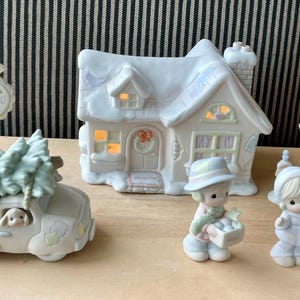 Precious Moments Sugar Town Sam&#39;s House: Retired Porcelain Figurines Set