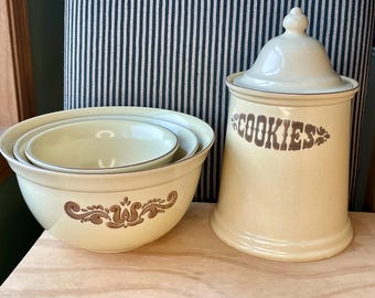 Servizio da tavola vintage Pfaltzgraff Village: prodotto negli Stati Uniti, modello fuori produzione, pezzi più grandi.