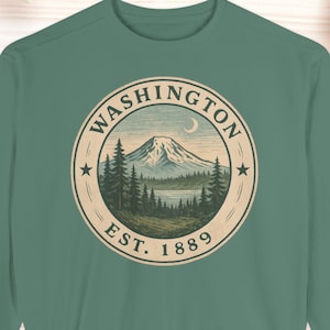 Washington Sweatshirt Comfort Colors® Mount Rainier Sweater Pacific Northwest Tshirt National Park Crewneck PNW Mountaineering Gift Tee