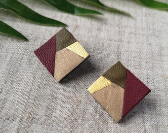 Pendientes cuadrados de cuero con tachuelas - Beige rojo oscuro, caqui, dorado - Mozaïka - Hecho a mano en París - Accesorio de otoño en cuero - Regalo 2023 para ella