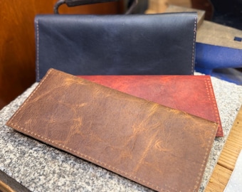 Capa para talão de cheques em couro, feita à mão em couro legítimo de grão integral, com abertura lateral ou para cheques padrão, fabricada nos EUA.