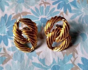 Vintage Gold Tone Napier Clip On Screwback Earrings Swirled Shape Figure Eight