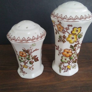 Vintage Salz und Pfefferstreuer Masons Manchu England Salz und Pfefferstreuer Cremeweiße Farbe mit Blumen Design Geschirr Gewürzbehälter